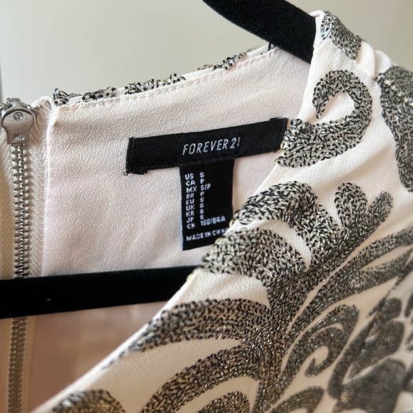 Forever 21 nude sequin pattern short sleeve shift dress S - Picture 3 of 4